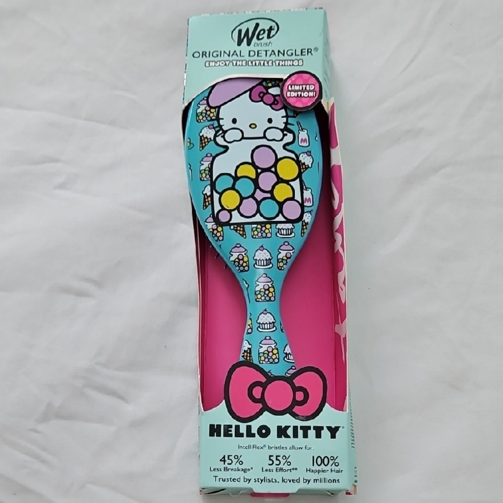 wet n wild Hello Kitty Original Detangler Brush - Blue and Pink